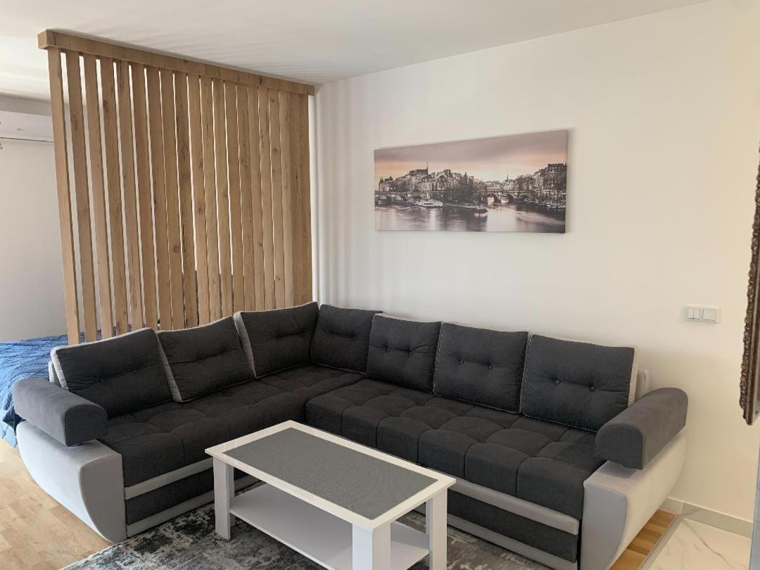 Апартаменты City Heez Apartman Тузла Экстерьер фото